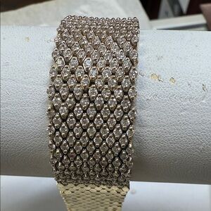 Elegant 18K Gold Diamond’s Mesh Bracelet